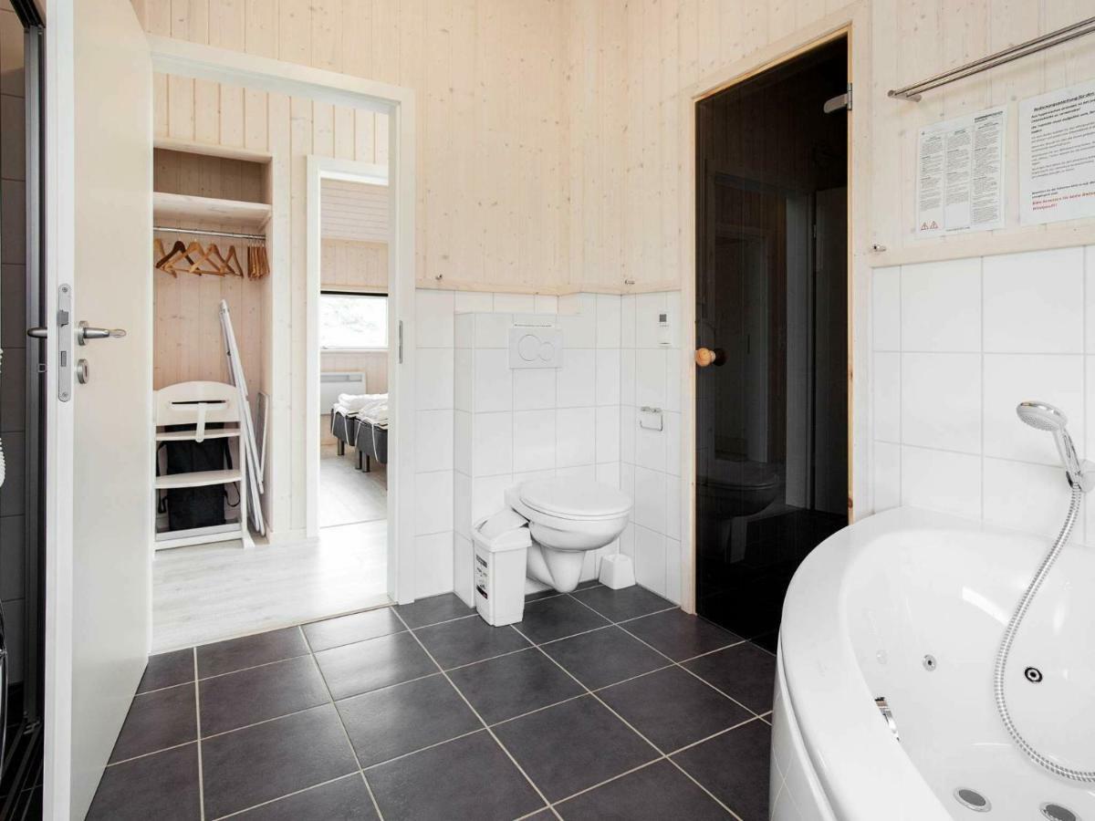 8 Person Holiday Home In Gro Enbrode โกรสเซนโบรเดอ ภายนอก รูปภาพ